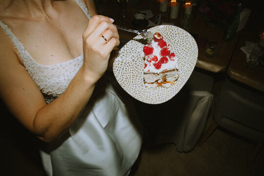 modern bride eating cake, flash photography