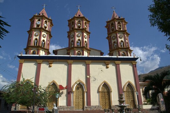 La gente del estado Tachira es en su gran mayoria de Religion Catolica,por eso podemos encontrar desde peque&ntilde;as capillas hasta enormes iglesias.