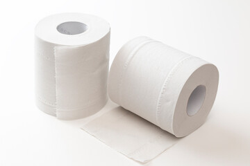 白背景にトイレットペーパー