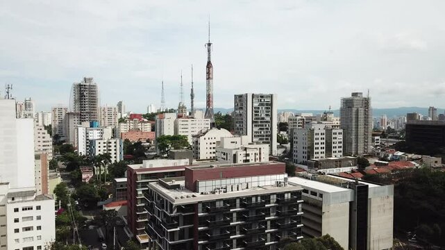 Drone shot of Sumare Avenue skyline, highlighting residential buildings and communication towers
