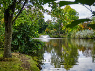 Wasserspiel im Teich