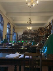 Klimatyczna sala do nauki w starej bibliotece. © Joanna