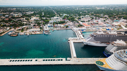 Fototapeta premium Drone of Beautiful Bahamas Perfect Day