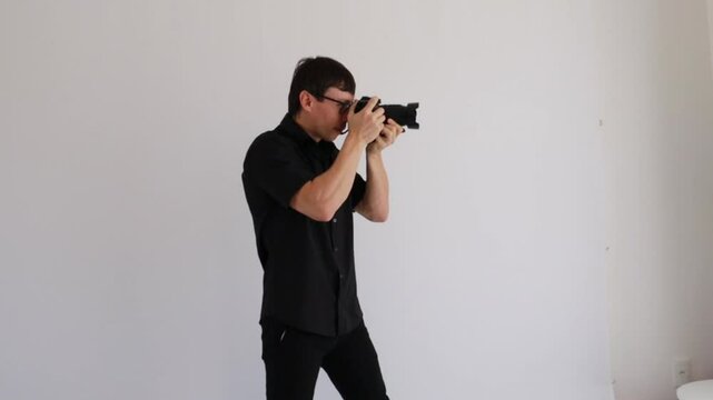 fotografo tirando fotos 