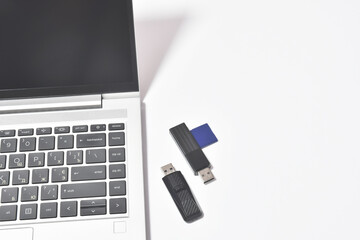 Laptop flash drive card reader