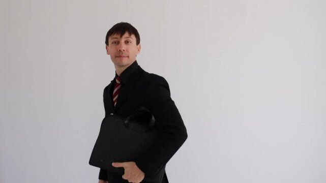 homem de neg&oacute;cios com computador portatil 