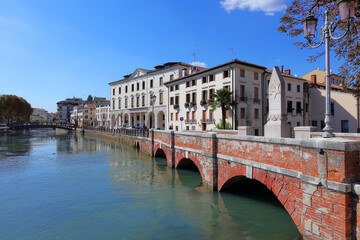 palazzi storici sul fiume sile, treviso, italia, 21 settembre 2024, historical, buildings on the sile river, treviso, italy, 21st september 2024