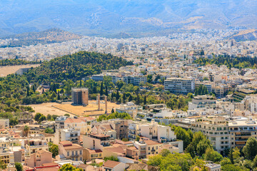 Obraz premium A city with a large park in the middle