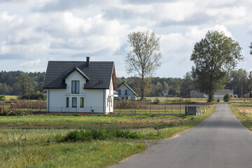 Budowa domu jednorodzinnego. Budowa domu z poddaszem użytkowym. Budowa domu. Polskie Prawo Budowlane. Budownictwo . © Leszek Szelest