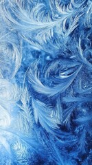 Obraz premium Intricate frozen windowpane featuring swirling frost patterns in cool blue tones