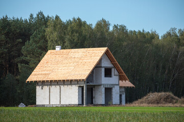 Budowa domu jednorodzinnego. Budowa domu z poddaszem użytkowym. Budowa domu. Polskie Prawo Budowlane. Budownictwo . © Leszek Szelest
