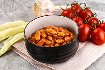 White baked bean in tomato sauce
