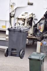 The garbage collection vehicle collects garbage from private garbage bins.
