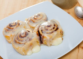 Vegan cinnabon rolls with topping