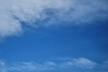 青空と秋の柔らかな雲