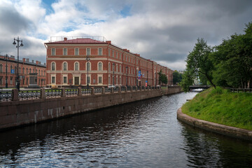 Fototapeta premium View of the Central Naval Museum on the Kryukov Canal embankment in front of the Park of Culture and Recreation on the island of New Holland on a summer day, St. Petersburg, Russia