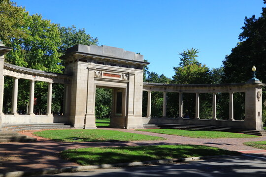 Memorial Arch - Oberlin College is a private college and conservatory of music. Founded in 1833. It is the oldest coeducational college in the US. Oberlin, OH, USA - Oct 5