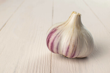 Fresh Garlic Bulb on Rustic Wooden Surface Showcasing Natural Texture and Culinary Simplicity