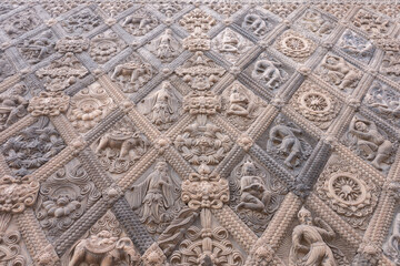 The exquisite brick carvings of the Xiuding Temple Tang Tower