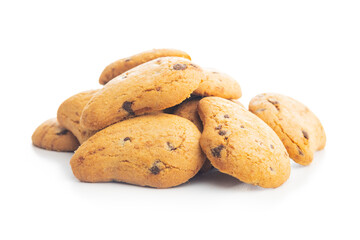 Biscotti frollini con gocce di cioccolato. Chocolate cookies isolated on white background.