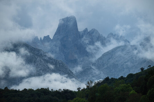 Naranjo de Bulnes mountan peak, Las Arenas, Asturias, Spain