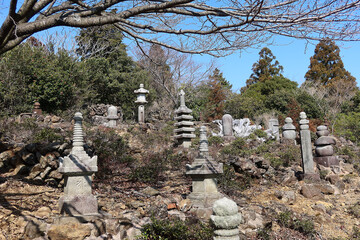 朝熊山山頂の経塚群 伊勢西国三十三所観音霊場5