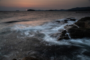 Fototapeta premium 美しい夕暮れの海岸