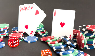 Obraz premium Poker cards and gambling chips on dark background