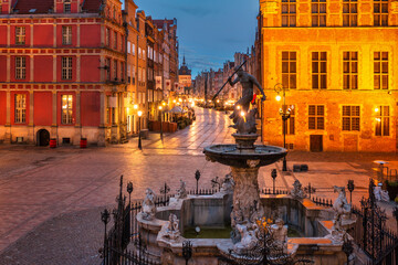 Fountain of the Neptune in old town of Gdansk, Poland © Patryk Kosmider