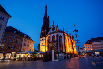 Naklejka premium Marienkapelle and Marktplatz glow at dusk, Wurzburg, Bavaria