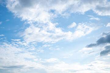 Obraz premium Beautiful soft white clouds on the blue sky perfect for the background,rainy season