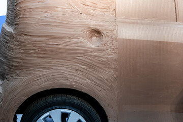 自動車のクレイモデルの制作作業,