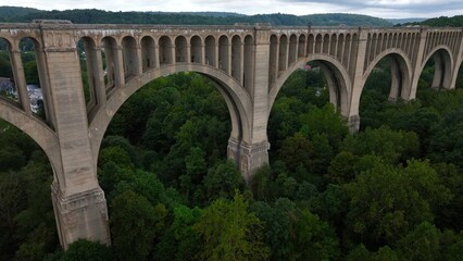 The Tunkhannock Creek Viaduct is a historic railroad bridge in Pennsylvania, renowned for being the world’s largest reinforced concrete bridge completed in 1915