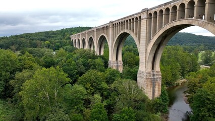 The Tunkhannock Creek Viaduct is a historic railroad bridge in Pennsylvania, renowned for being the world’s largest reinforced concrete bridge completed in 1915