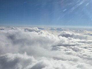 Naklejka premium Stunning Aerial View of Clouds and Clear Blue Sky – Scenic Atmosphere, Fluffy White Clouds in the Stratosphere
