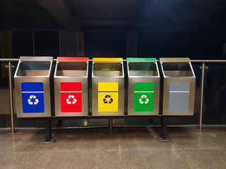 Selective waste collection on the subway in São Paulo