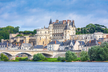 Obraz premium Amboise village and castle located in the Indre-et-Loire département of the Loire Valley in France.