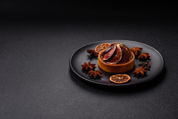 Sweet tart with figs, cheese cream and pecans