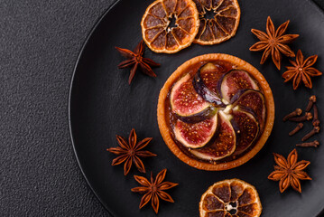 Sweet tart with figs, cheese cream and pecans