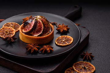 Sweet tart with figs, cheese cream and pecans