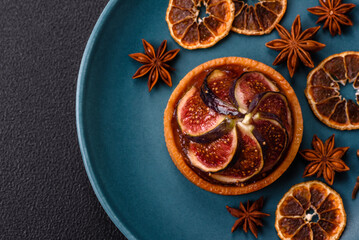 Sweet tart with figs, cheese cream and pecans