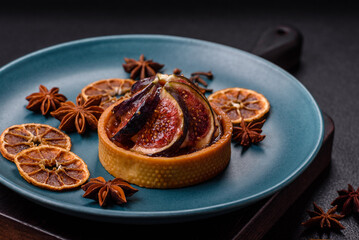 Sweet tart with figs, cheese cream and pecans