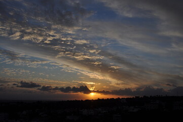 Obraz premium The beautiful landscape of cloud sky with sunset