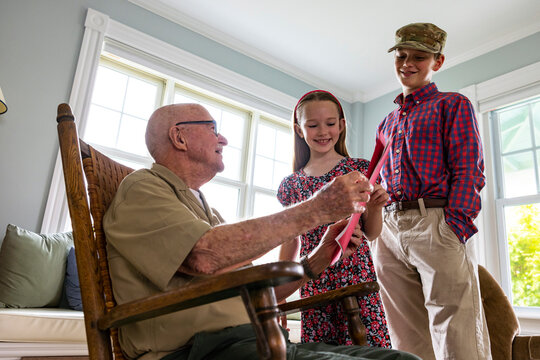 Young Girl hands card portrait thanking veteran tribute with brother 