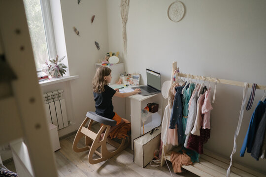 Kid study at home online