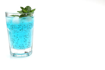 水色のバジルシードドリンク