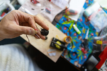 One Hand Soldering Skill Technique