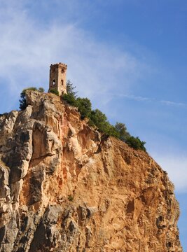 Torre di Caprona, i resti della battaglia di Dante, toscana, italia
