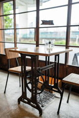 ミシン台をテーブルにした古民家風カフェ