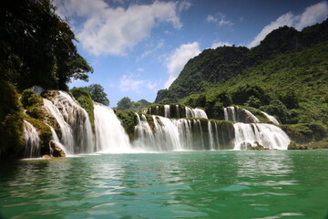 Obraz premium Detian Waterfall in summer